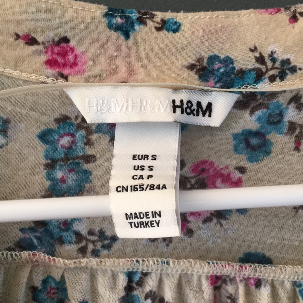 H&M shirt - Picture 2 of 2